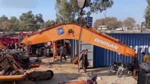 Сборка старого экскаватора, Пакистан.