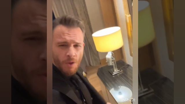 Неотразимый Керем Бюрсин.