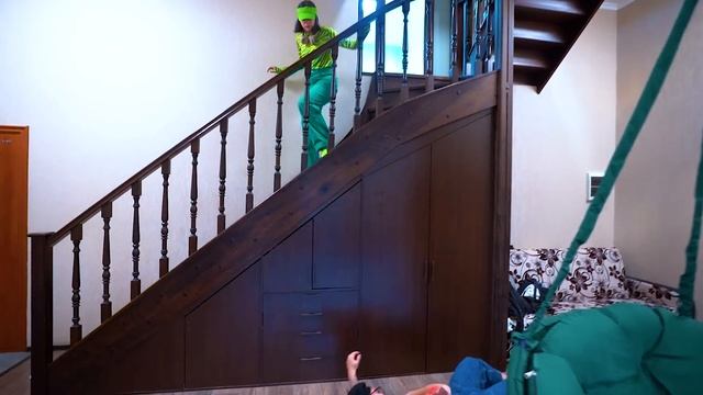 САМОЕ УЖАСНОЕ СВИДАНИЕ БОГАТЫХ ШКОЛЬНИКОВ! ВЛЮБЛЁННАЯ ПАРОЧКА СБЕЖАЛА ИЗ ШКОЛЫ? смотреть онлайн