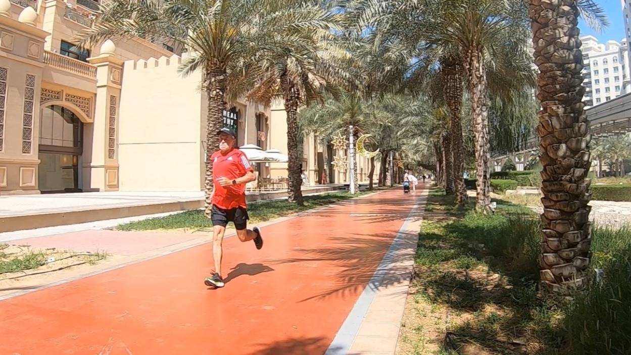 Бег за впечатлениями. 
ДУБАЙ ОАЭ БЕГОВАЯ ДОРОЖКА на ПАЛЬМА ДЖУМЕЙРА / Palm Jumeirah