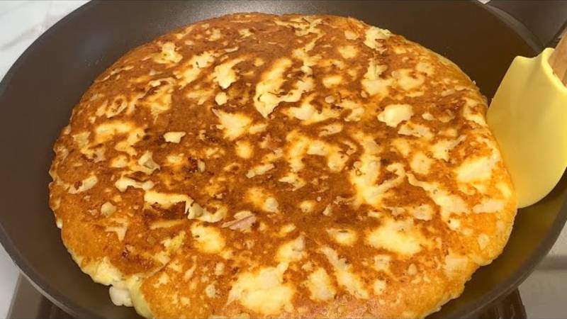 ЯБЛОКИ вкуснее, чем пирог! Простой рецепт! Быстрая Запеканка из яблок на сковороде за минуты! смотреть онлайн