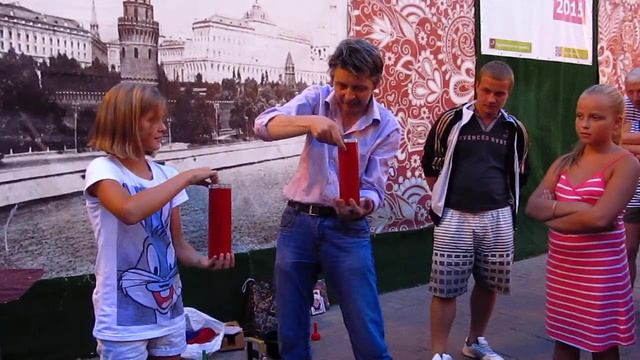 В меру датый фокусник на Арбате