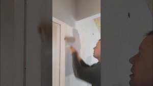 Показываю как я крашу стены в серый цвет акриловый кра