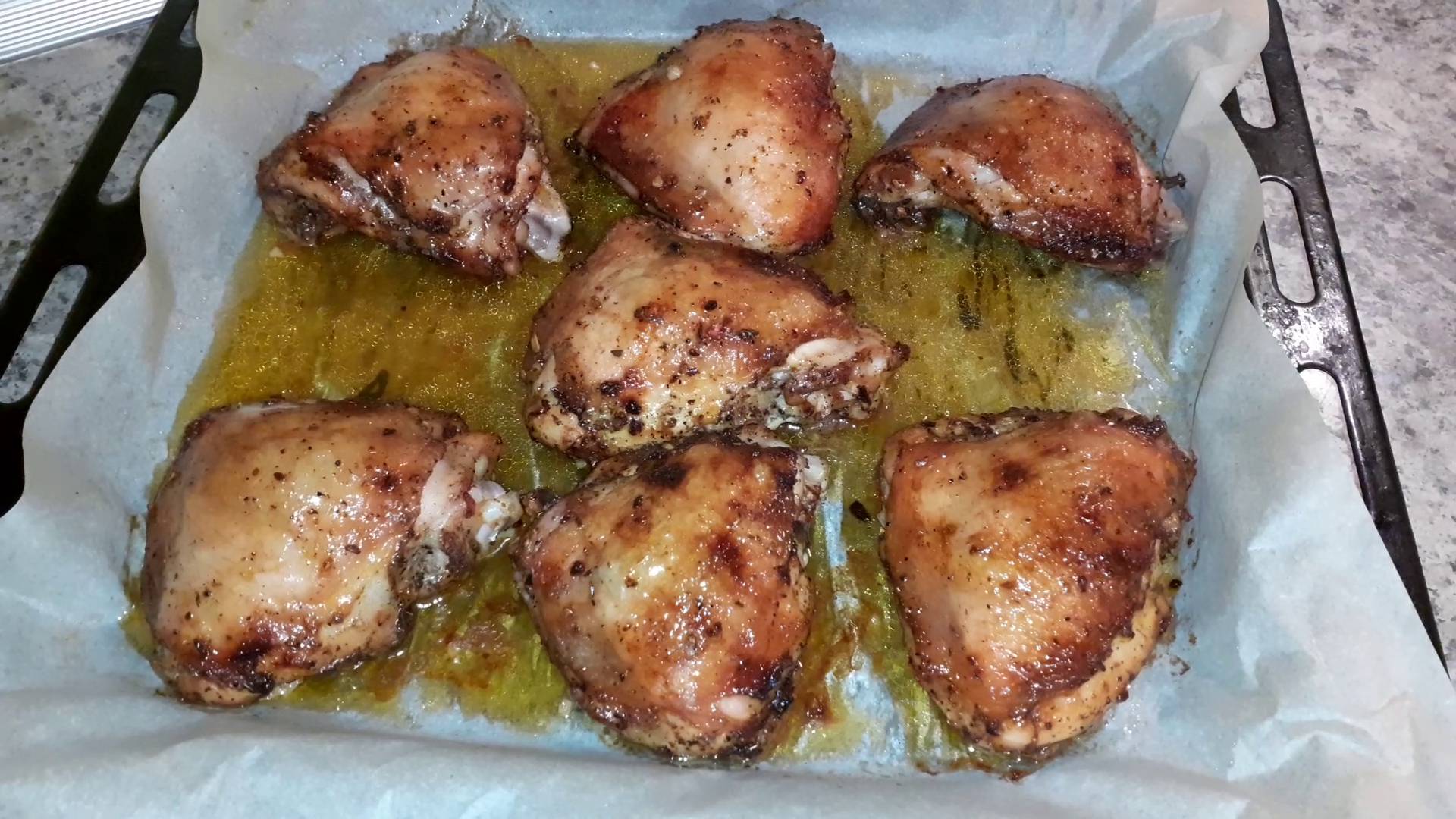 ОСТРЫЕ КУРИНЫЕ БЕДРЫШКИ В ДУХОВКЕ. КАК ВКУСНО ПРИГОТОВИТЬ КУРИНЫЕ БЕДРА. Рецепт куриных бёдер. смотреть онлайн