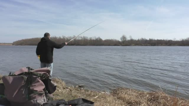 РЫБАЛКА ПОД ОБРЫВОМ РЕКИ. ПЛОТВА, ГУСТЕРА НА СИЛЬНОМ ТЕЧЕНИИ НА ПОПЛАВОК смотреть онлайн