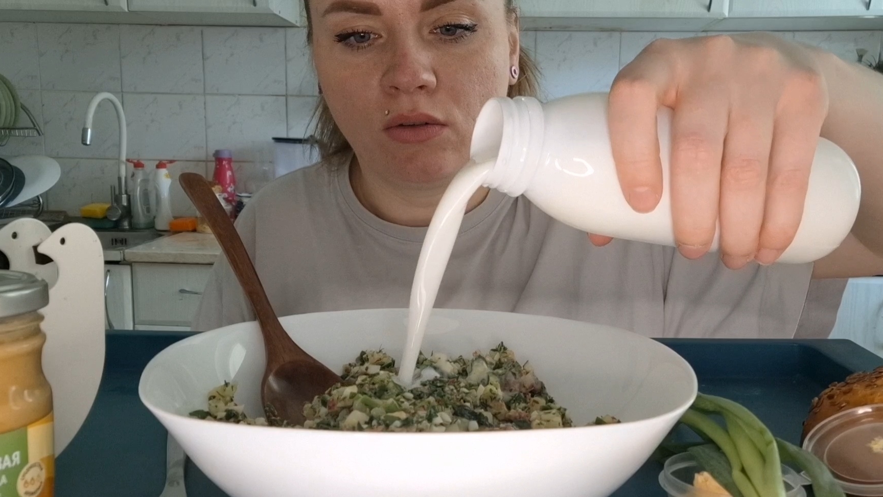 Мукбанг окрошка с айраном #мукбанг #фудблогер #еда смотреть онлайн