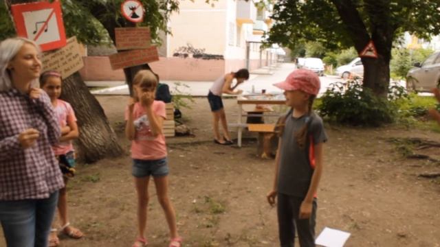 Ни в коем случайный двор смотреть онлайн