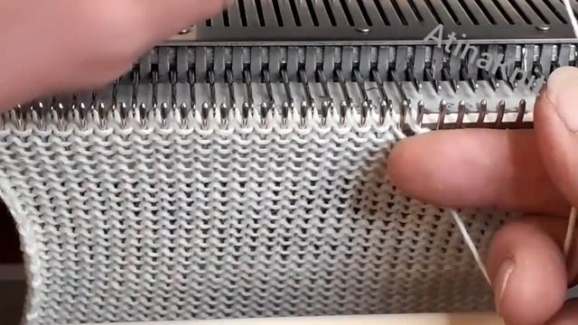 Необычный способ закрытия петель #на_вязальной_машине. #Ирландский_способ смотреть онлайн