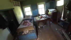 ДАЖЕ ТЕХНИКА БРОШЕНА! Заброшенная деревня ВОЛЯ. Много находок в брошенных домах. Нижегородская обл.