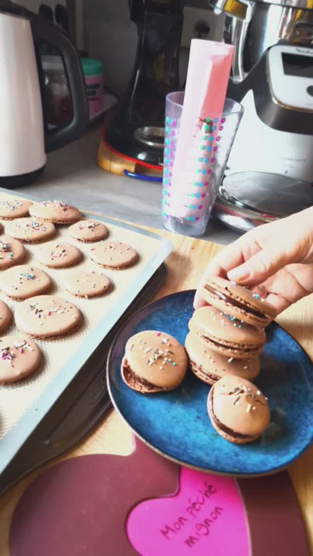 ШОКОЛАДНЫЕ МАКАРОНСЫ.