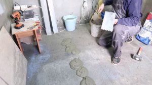 Как правильно наносить плиточный клей на пол