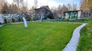 06-05-2025.Дача.Кругом красота.все портит вид соседнего участка ..мечтаю о глухом заборе.