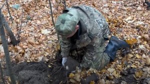 В заброшенной, лесной войсковой части, обнаружил тяжелые слитки, непонятного назначения.