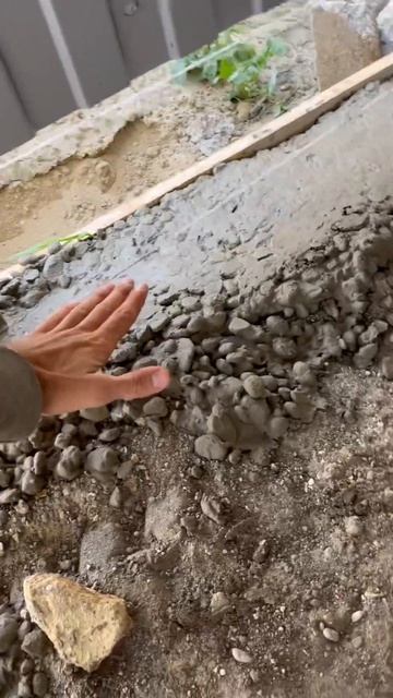 Установка бордюра и бетонирование двора #youtube #shortvideo #б смотреть онлайн