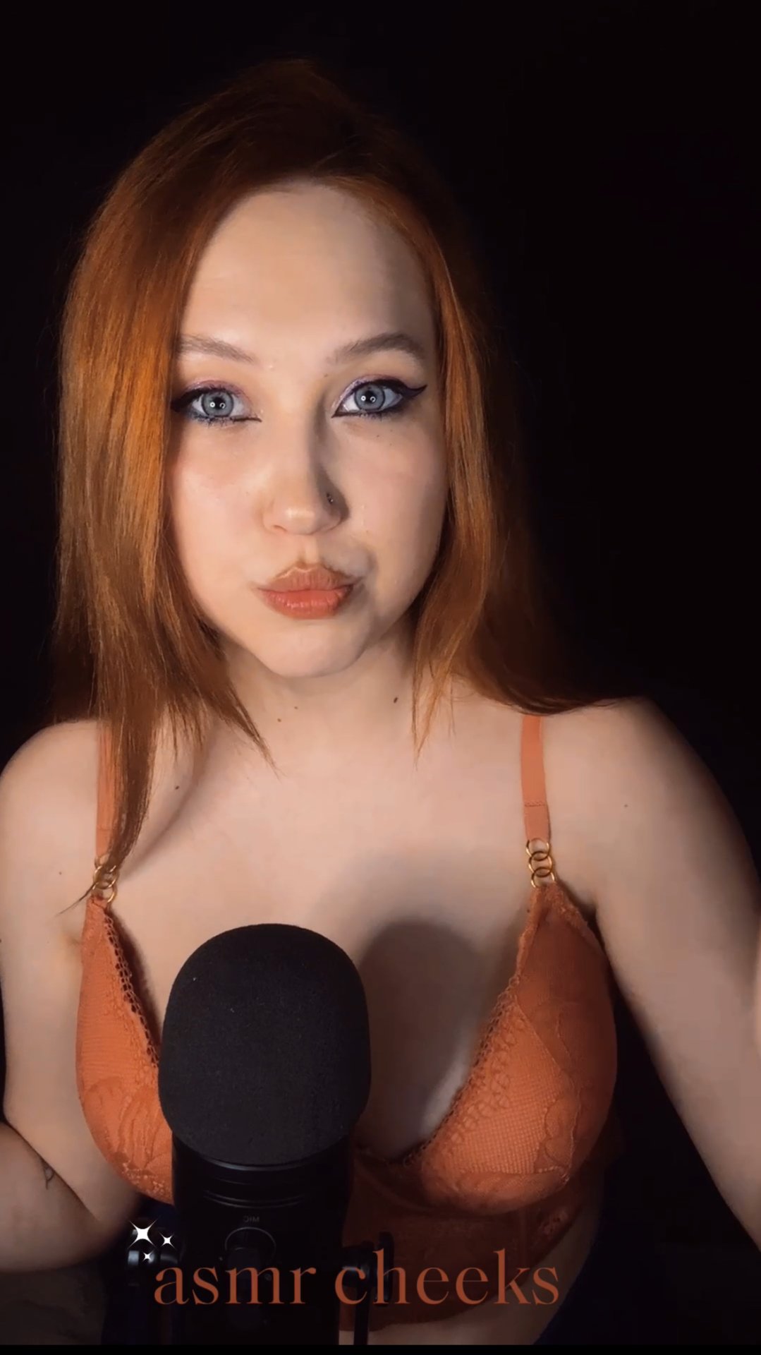 АСМР ЖВАЧКА САМЫЕ БОЛЬШИЕ ПУЗЫРИ ВКУС ДЕТСТВА #asmr #relax #shorts #жвачкаасмр смотреть онлайн