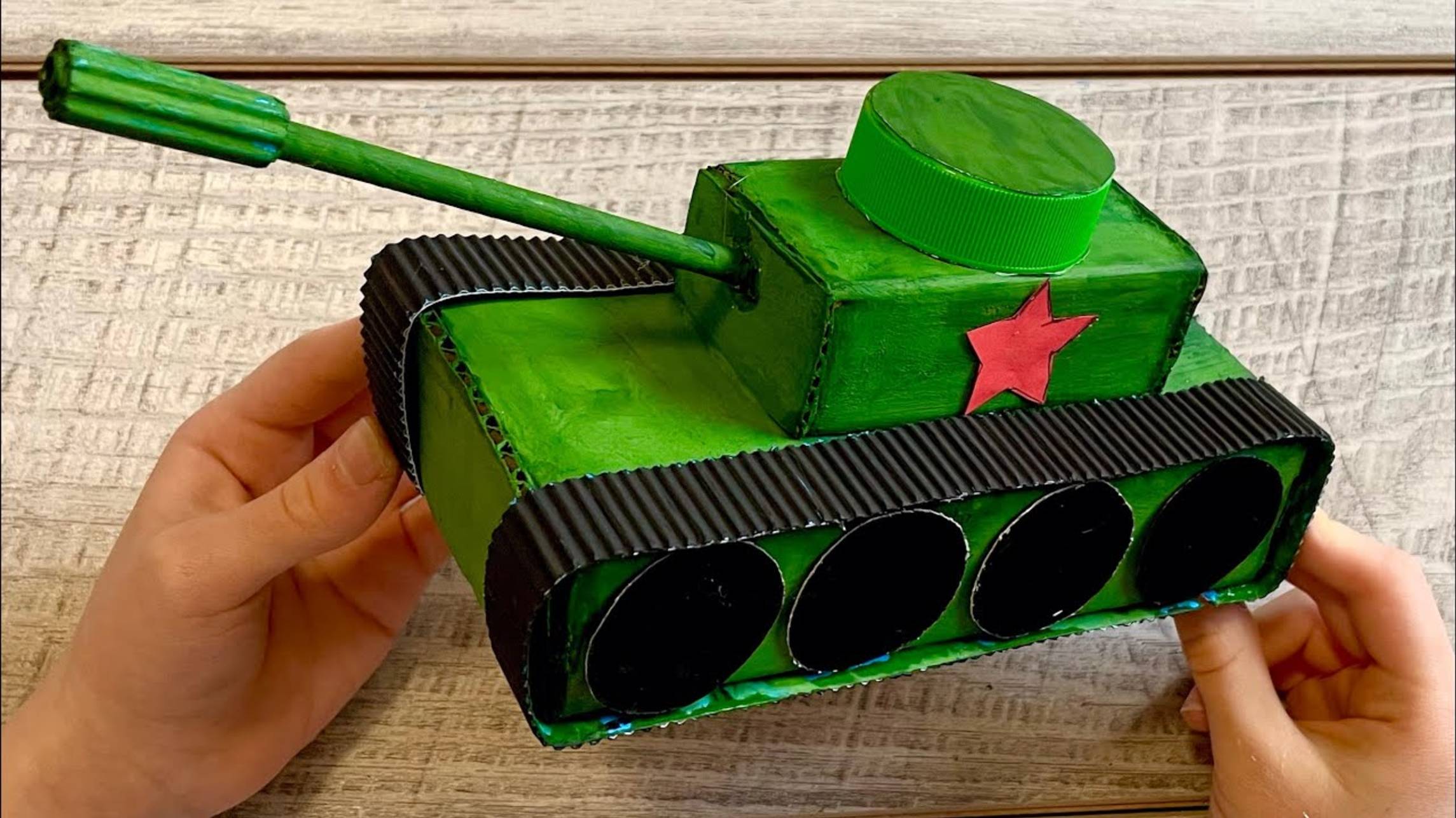 Поделки ко дню Победы на 9 Мая своими руками. Танк из картона