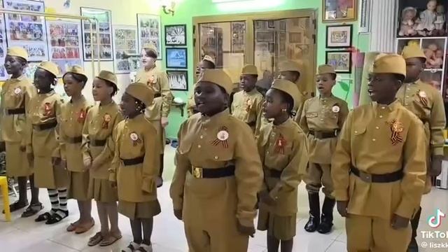 Бомако-столица Мали. Ребята в местных школах готовятся к празднованию 9 мая. смотреть онлайн