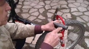 Улучшение работы пружинной амортизационной  вилки велосипеда.