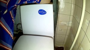 Настраиваем уровень воды в бачке унитаза.