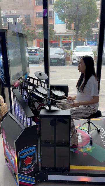 Танцевально музыкальный аппарат с видео игрой "Джазовый барабан" смотреть онлайн