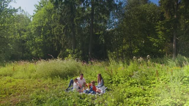 Окружение 1-й Ясеневский смотреть онлайн