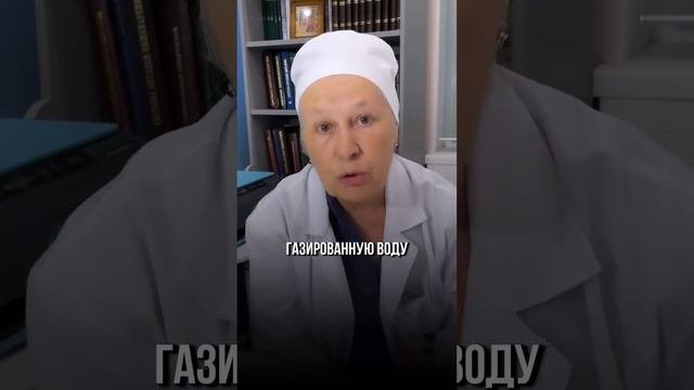 Какую воду лучше пить — простую или газированную Речь не о сладкой газировке или лечебной минералке смотреть онлайн
