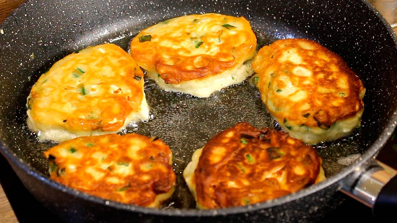 Ленивые Пирожки "Пятиминутки" с луком и яйцом. Всё смешал и готово! Пышные и мягкие. Простой рецепт смотреть онлайн