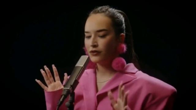 Карина Милейко - Хватит (Клип 2023) смотреть онлайн