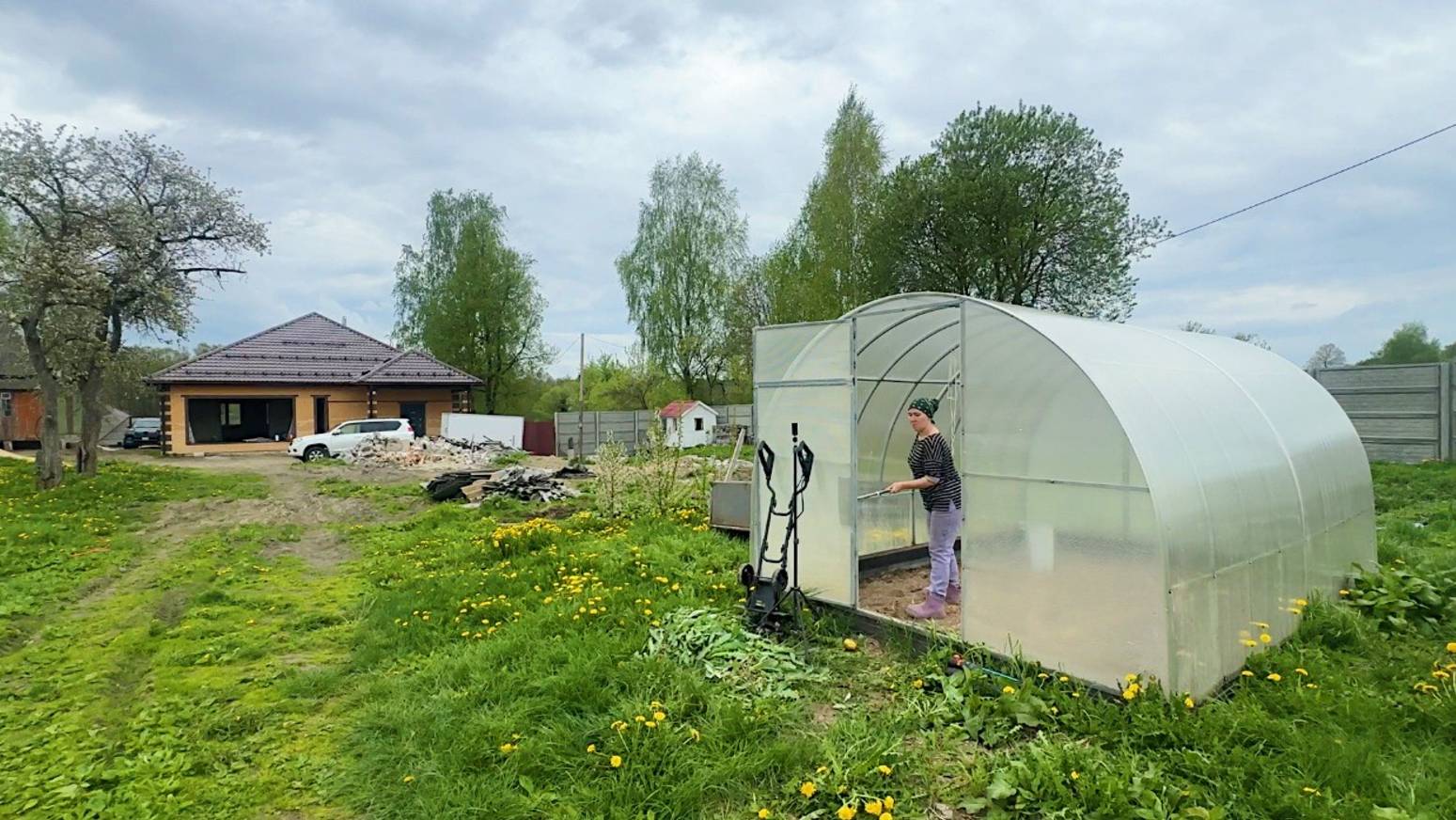 Наконец-то мы это сделали! Уборка на ферме. Подготовка теплиц к сезону. Жизнь простых людей. смотреть онлайн
