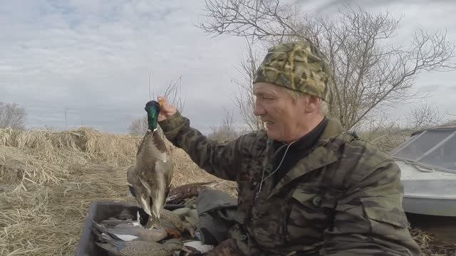 Весенняя охота на уток с чучелами в Сибири. Часть 2. Сезон 2025 года. смотреть онлайн