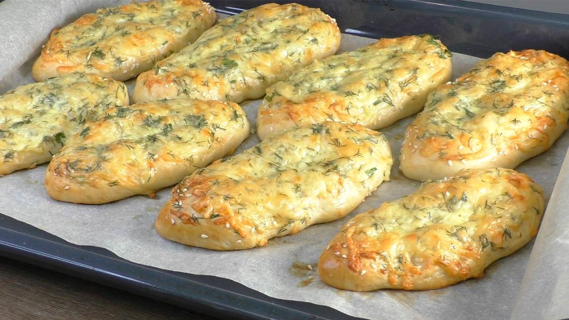 Готовлю вместо пирожков! Вкуснятина с сыром, чесноком и зеленью. Простой рецепт! смотреть онлайн