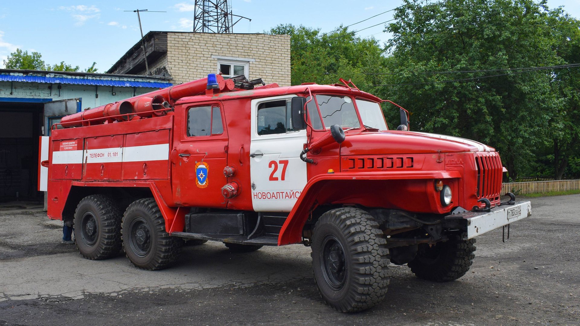 Пожарная автоцистерна АЦ-40(43202)-001ПС на шасси Урал-375ЕМ1. Звук двигателя ЗиЛ-375.