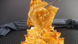 Хрустящие чипсы из сыра и лука невероятно легко сделать