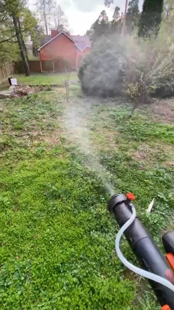 Обработка дачного участка от клещей.