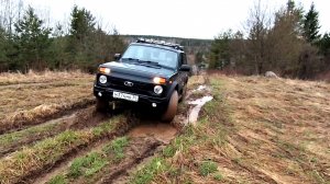 Нива БРОНТО в глинистом подъеме, где приседал УАЗ.