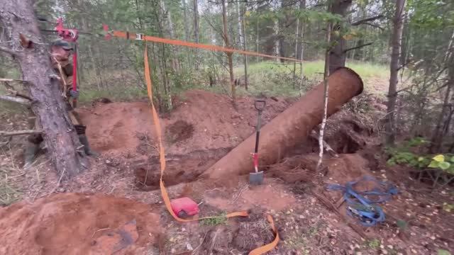 Помог камраду достать трубу