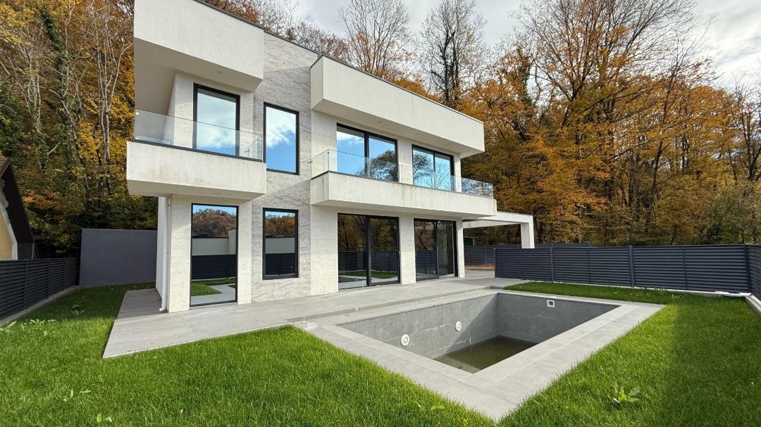 Хай-тек в лесу смотреть онлайн