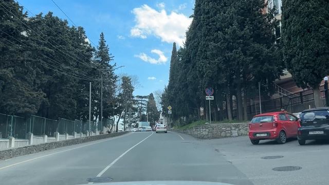 Ялта. На автомобиле по разным улицам города. Апрель 25. Крым. Crimea. Yalta. смотреть онлайн