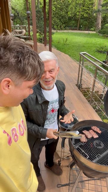 Заглянул на обед к легенде🔥 Огромное спасибо, Олег Михайлович смотреть онлайн