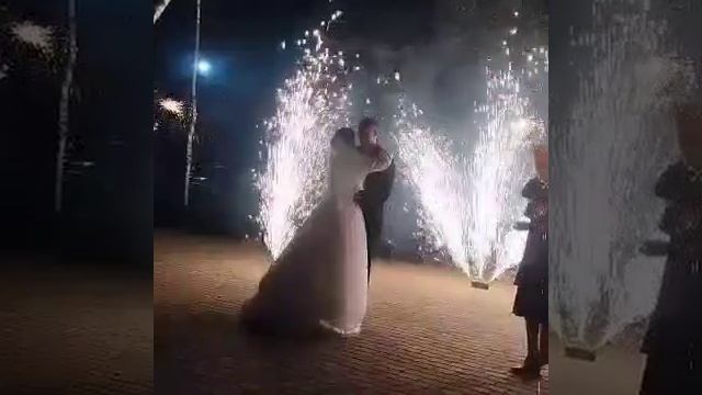 Большие бенгалские огни, фейерверк и трилистник из фонтанов холодного огня на свадьбу 04.04.2025 смотреть онлайн