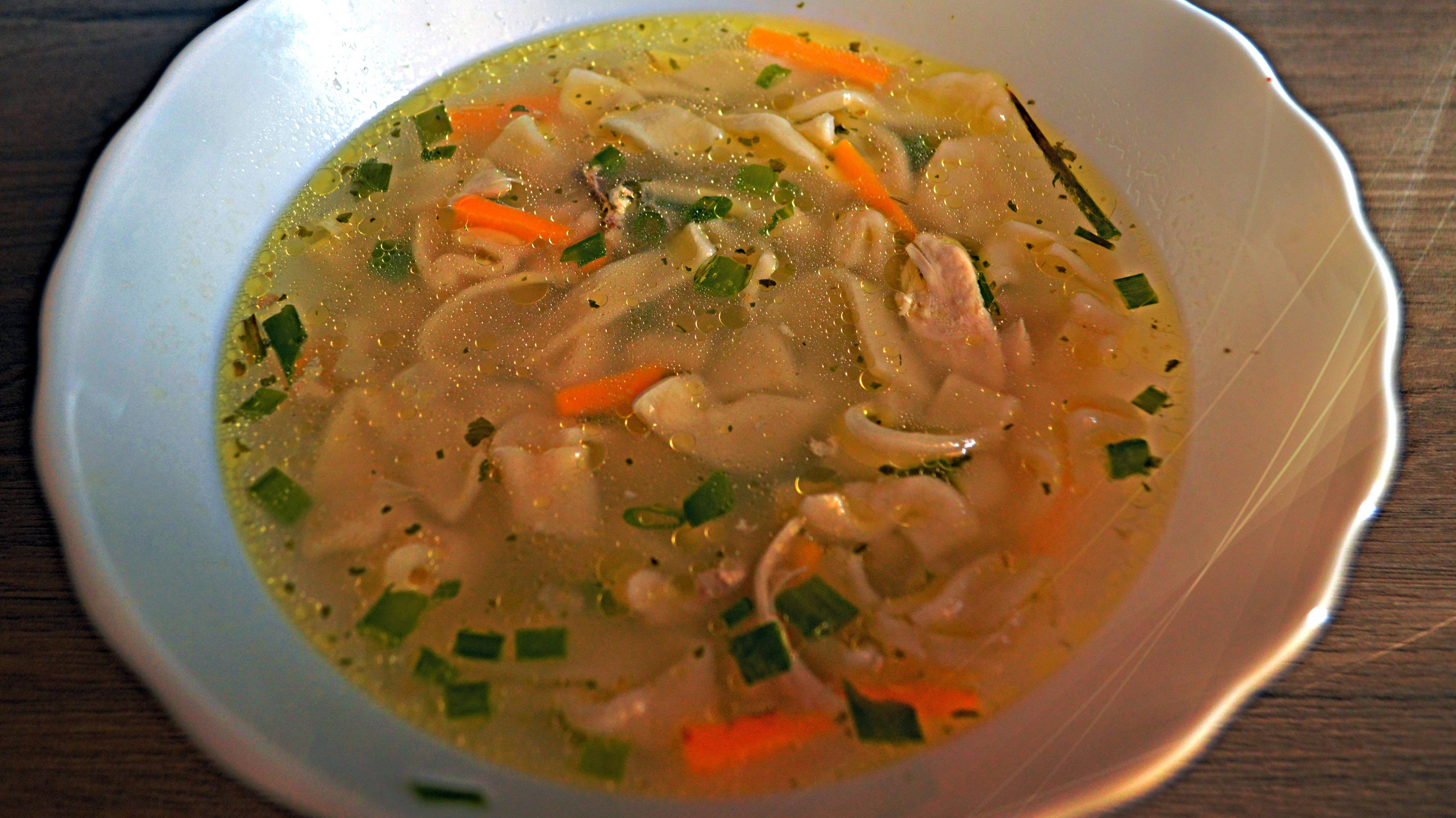 Этот куриный суп с домашней лапшой - настоящий «Бальзам для желудка»