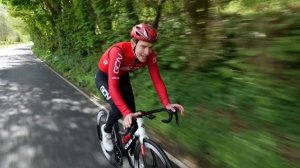 GCN. Схватка супербайков! Colnago Y1RS против V5RS
(Battle of the Superbikes! Colnago Y1RS vs V5RS)