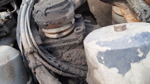 Не отпускает заднее колесо MAN F2000