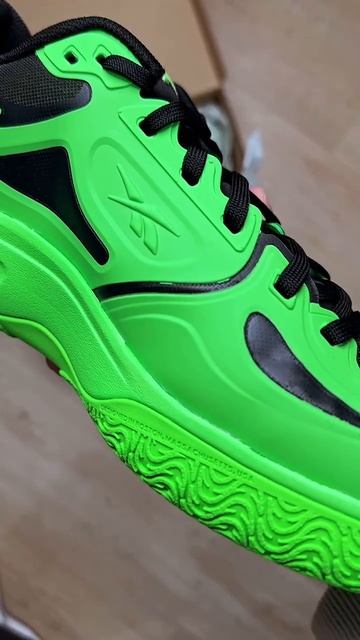 Спортивная модель Reebok Engine A смотреть онлайн