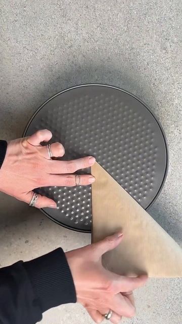 Как правильно застелить форму пергаментом #торт #бисквит #бисквитныйторт #кондитер #тортназаказ