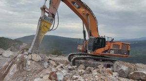 ЭКСКАВАТОР ПЕРФОРАТОР! Долбит КАМНИ!