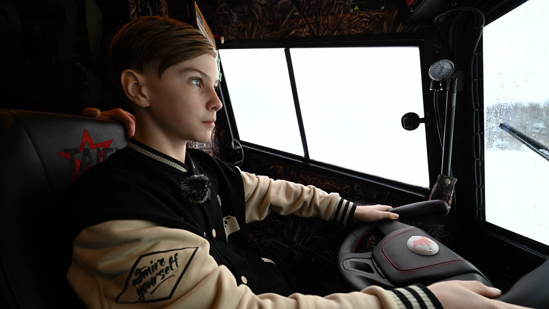 Семейный тест-драйв вездехода Тайфун: Отец и сын с Камчатки за рулем новой модели смотреть онлайн