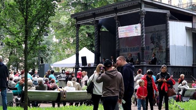 В конце календарного лета концерт живой музыки на открытом воздухе. Воскресенье, 29 августа 2021 г. смотреть онлайн