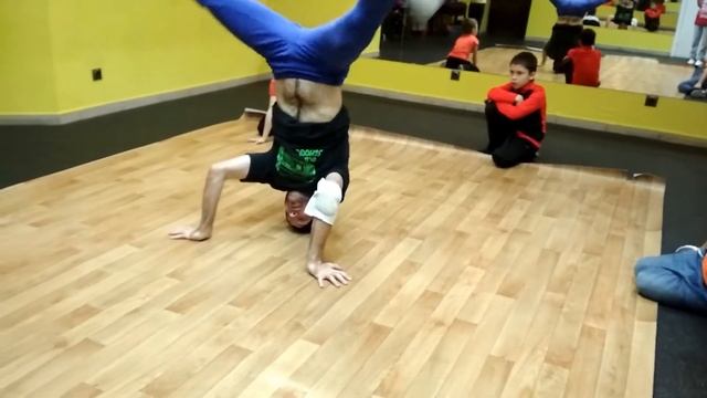 Head Spin - Break Dance обучение