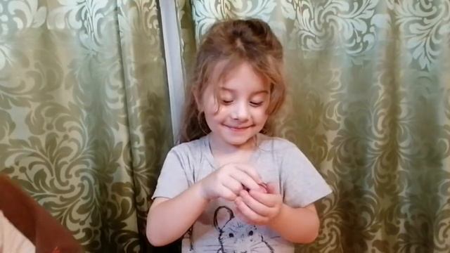 Открываем пакеты с сюрпризами смотреть онлайн